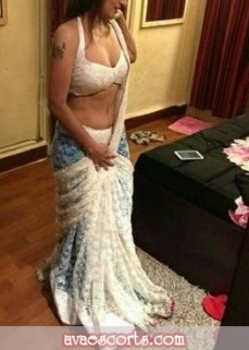 Escort pearl