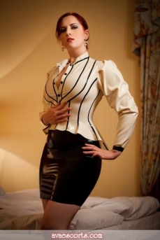 Escort Domina Miss Leonie