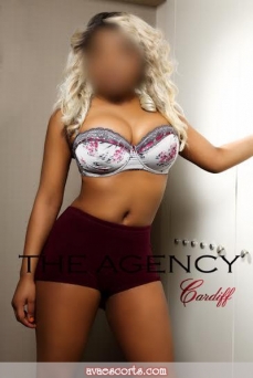 Escort Blonde Rosie