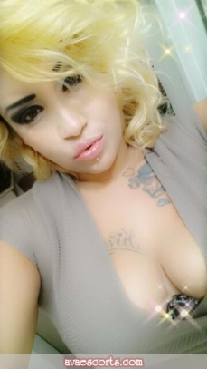 Escort pinky